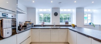 Stylish & Contemporary 2 Bedroom House in Worksop