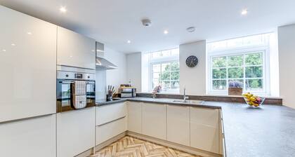 Stunning Executive 2 Bedroom House