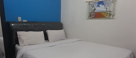 Chambre double | Bureau, accĂšs au Wi-Fi (inclus), literie fournie