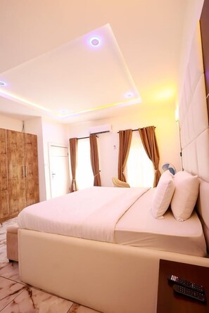 Executive Apartment | 4 bedrooms, iron/ironing board, free WiFi - 15 Sule Olusesi Rd (Lekki)
