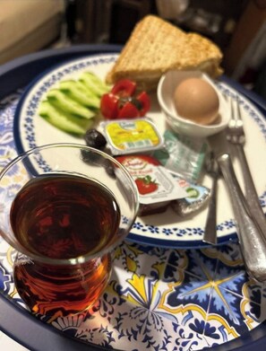 Free breakfast - Nice and cozy hotel. Quite rooms. Close to Taksim square.Very good breakfast. (İstanbul)
