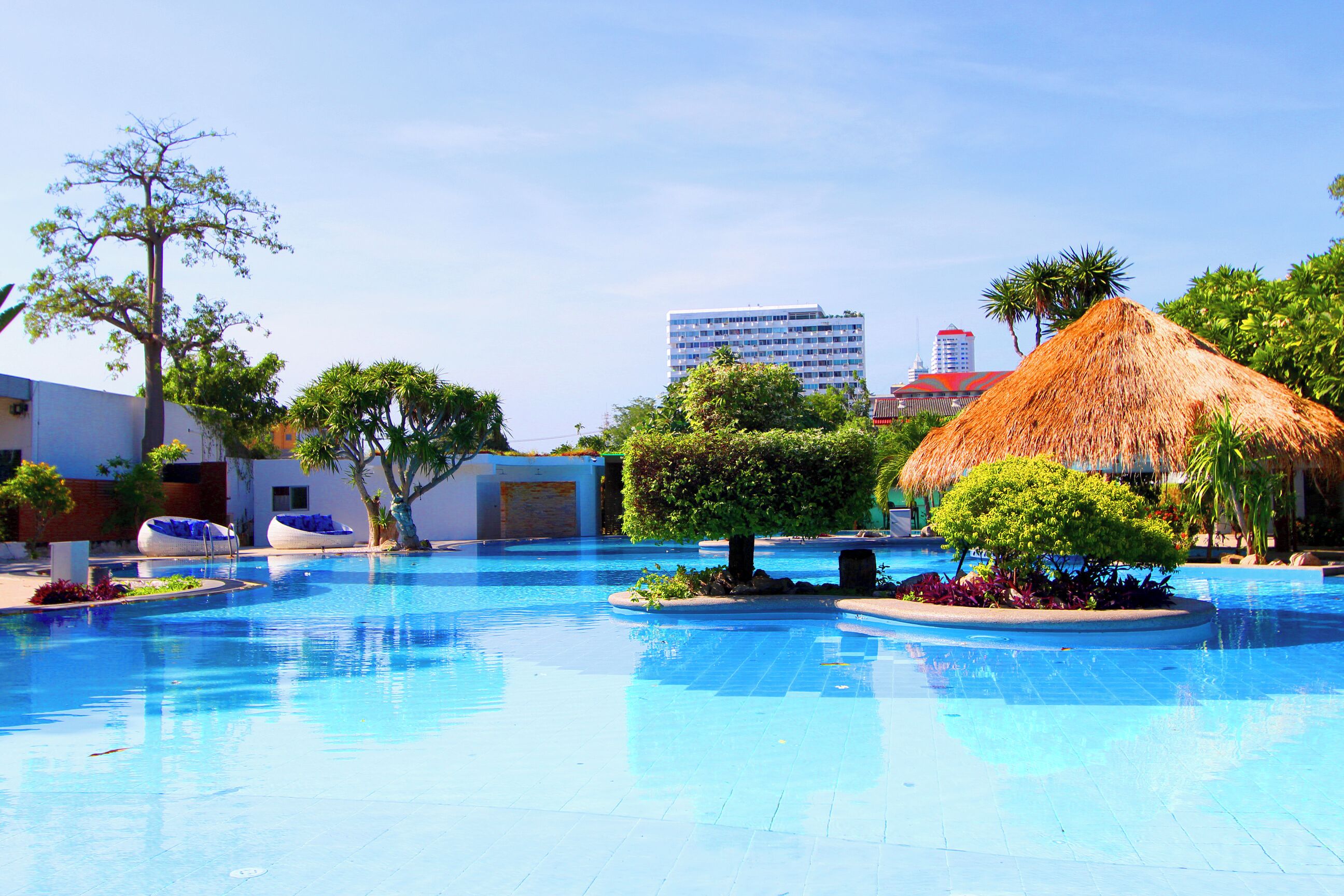 Bar en bord de piscine