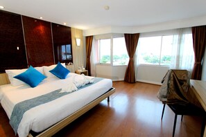 Deluxe Double Room, 1 King Bed - Coco Beach Hotel Jomtien Pattaya (Pattaya)