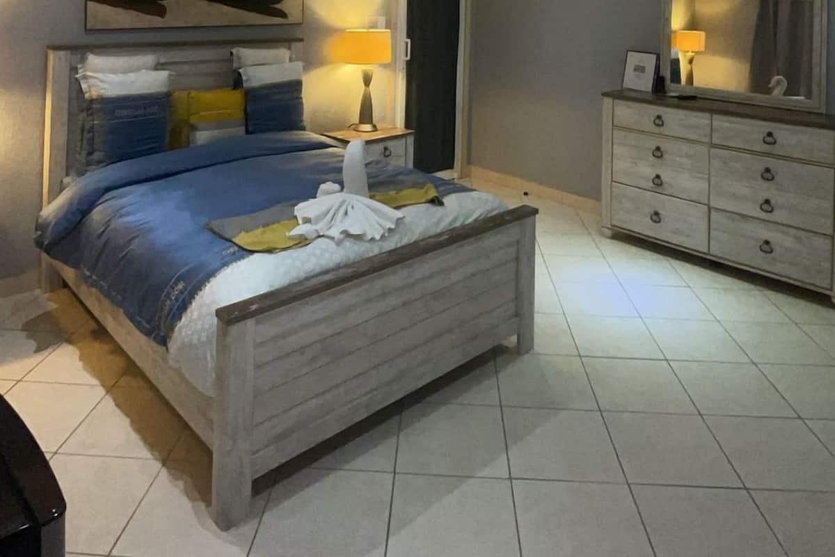 Deluxe Room | 1 bedroom, pillowtop beds, in-room safe, blackout drapes