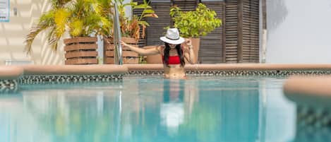 Bar accessible depuis la piscine