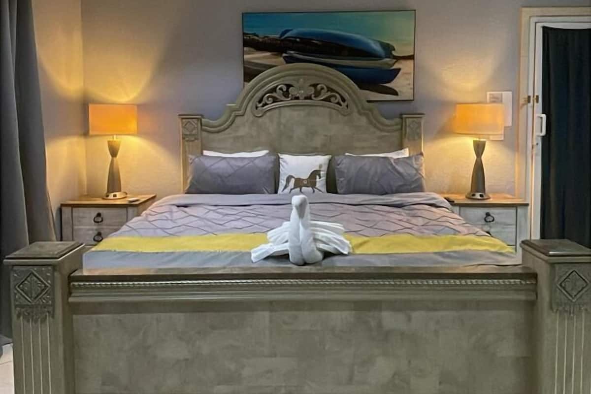 Deluxe Room | Pillowtop beds, in-room safe, blackout drapes, iron/ironing board