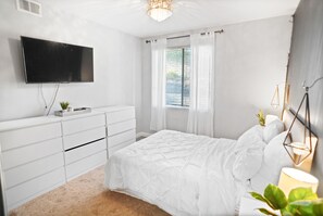 Room - Business Rental in Beautiful and Safe Stone Crest Neighborhood (Santa Clarita)