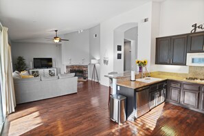 Interior - Business Rental in Beautiful and Safe Stone Crest Neighborhood (Santa Clarita)