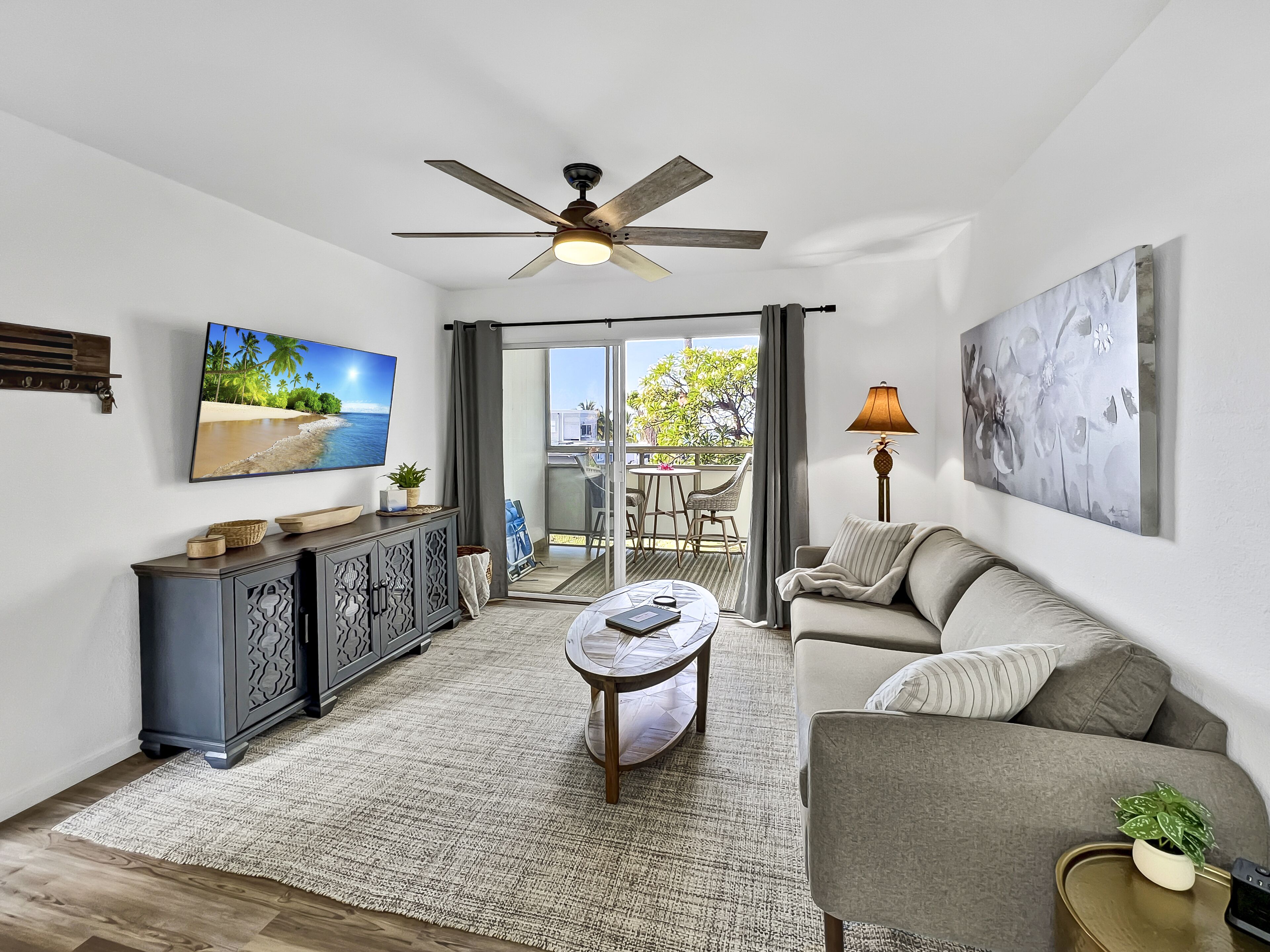 Fabulous central location! Walk to restaurants, grocery store, and many beaches.