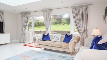 Cottage | Living area