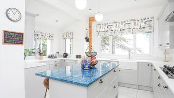 Casa de campo | Cocina privada | Frigorífico, lavavajillas, hervidor eléctrico y tostadora