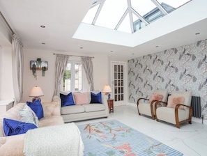 Cottage | Living area - Pine Lodge (Colwyn Bay)