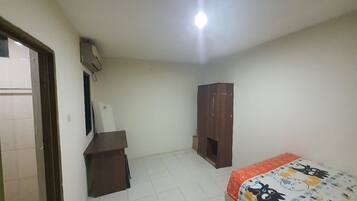 Standard Double Room | Desk, laptop workspace, free WiFi, bed sheets
