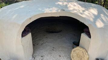 Room, 1 Bedroom | Property grounds