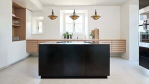 A modern kitchen with a central island, pendant lights, and a view to the outside. - Villa Pacini - Just 1,8 km Outside Lucca Wall - Pool (Lucca)