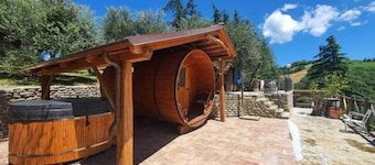 Vacation Home "Re Piano I Fiori" with Balcony, Shared Pool & Wi-Fi