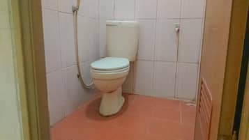 Dobbeltrom – standard | Bad | Dusj, håndklær og toalettpapir