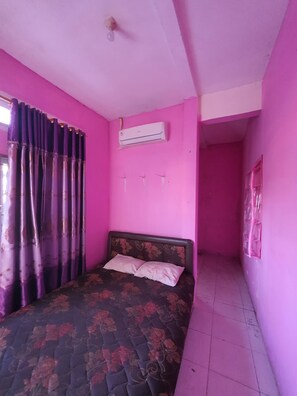 Standard Double Room | Desk, laptop workspace, free WiFi, bed sheets - OYO 93114 Salak Homestay Syariah (Surabaya)