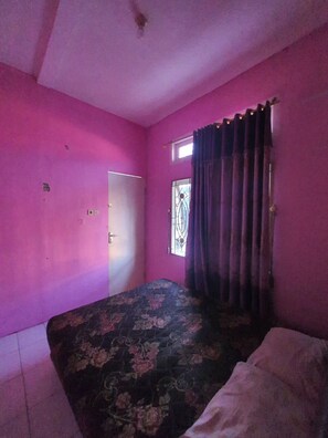 Standard Double Room - OYO 93114 Salak Homestay Syariah (Surabaya)