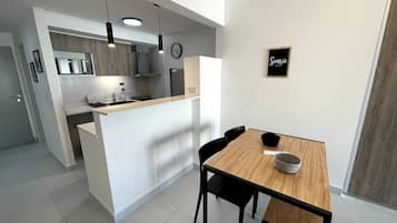 Apartamento, 1 quarto, acessível, para fumantes | Sala de jantar