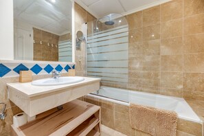 Bathtub, hair dryer, towels