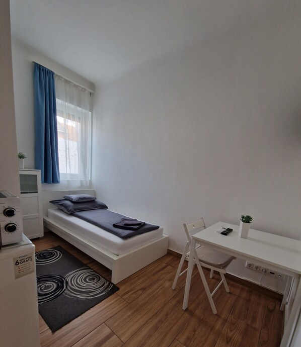 經典開放式客房 | 書桌、遮光布/窗簾、熨斗/熨衣板、免費無線上網