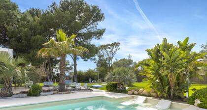 Villa 'Riví' with Sea View, Wi-Fi and Air Conditioning