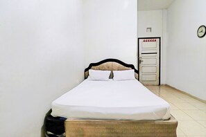 Habitació doble | Espai de treball apte per a portàtils, wifi gratuïta i roba de llit 