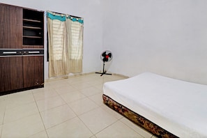 Laptop workspace, free WiFi, bed sheets