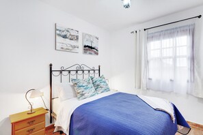 2 bedrooms, iron/ironing board, free WiFi, bed sheets - Holiday Home 'Casa Serradero' with Sea View, Private Pool and Wi-Fi (Tijarafe)