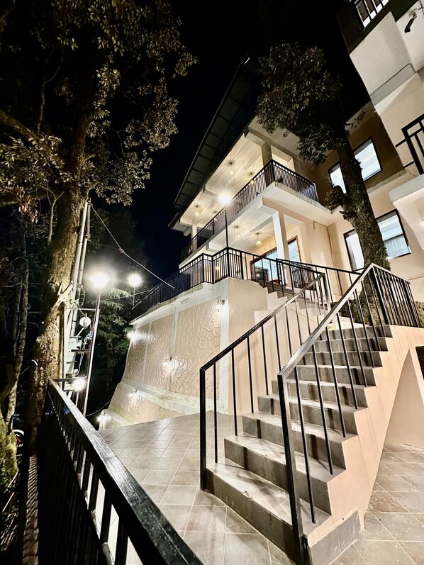 Front of property - Hotel Hilldaar Dalhousie (Dalhousie)