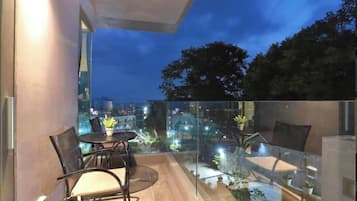 Apartment, 1 Bedroom, Accessible, Balcony | Outdoor dining