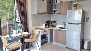 Apartment, 1 Bedroom, Accessible, Balcony | Private kitchen