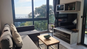 Apartment, 1 Bedroom, Accessible, Balcony | Living area