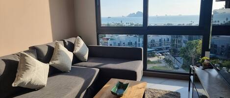 Apartment, 1 Bedroom, Accessible, Balcony | Living area