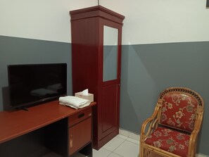 Standard Double Room - OYO 93117 Penginapan Tiga Dara (Jayapura)