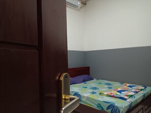 Quarto casal standard | Escrivaninha, espaço de trabalho para notebook, Wi-Fi de cortesia