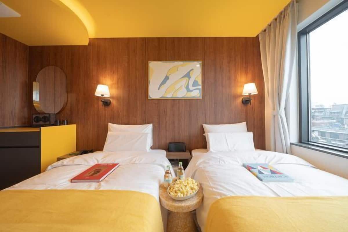 1 Schlafzimmer, hochwertige Bettwaren, Verdunkelungsvorhänge