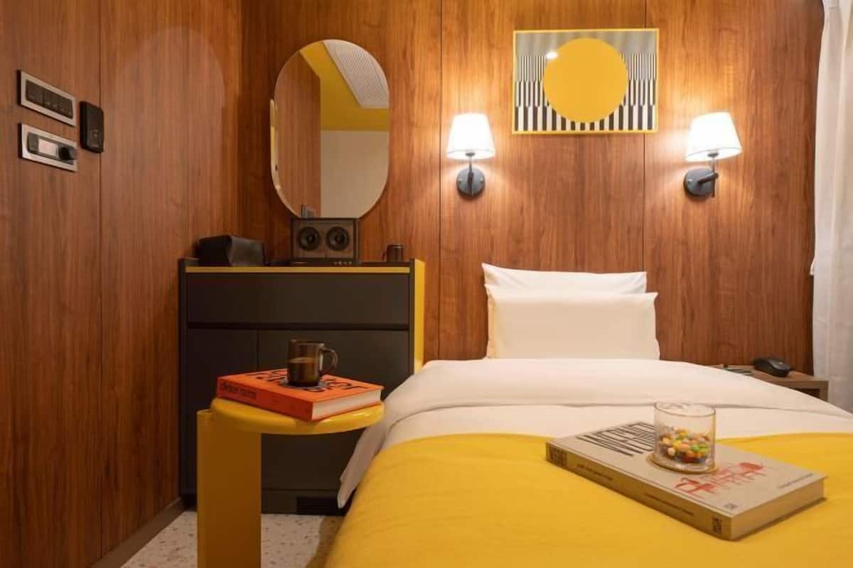 1 Schlafzimmer, hochwertige Bettwaren, Verdunkelungsvorhänge