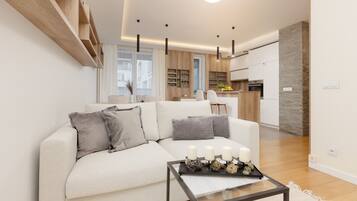 Apartment, 3 Bedrooms, 2 Bathrooms | 3 bedrooms, bed sheets