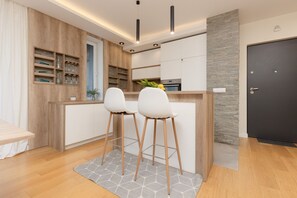 Microwave, dishwasher, coffee/tea maker, cookware/dishes/utensils - Cozy Apartment With Balcony by Renters (Warsaw)