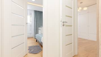 Apartment, 3 Bedrooms, 2 Bathrooms | Living area