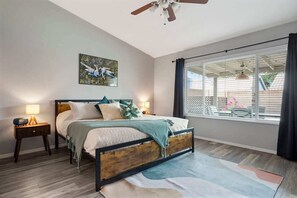 3 bedrooms, iron/ironing board, free WiFi, bed sheets - Sunkissed Private Pool 3BR Oasis w/ Outdoor Lounge (Phoenix)