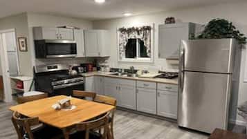 Refrigerador, microondas, horno, placa de cocina