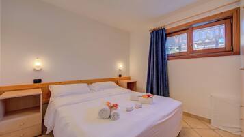Apartamento família, 2 quartos, micro-ondas (Chalet Sciachilo’ Ski In-Ski Out) | 2 quartos