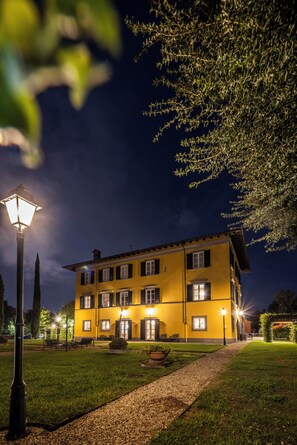 Exterior - Villa Pacini - just 1,8 km outside Lucca Wall - Pool (Lucca)