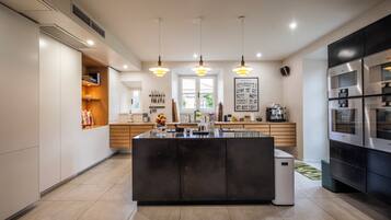 Kühlschrank, Ofen, Herdplatte, Geschirrspüler