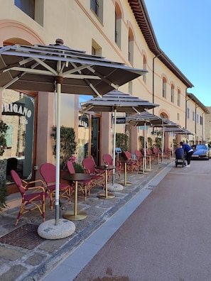 Outdoor dining - Divinely situated in front of the Castle of Castelfalfi, in the heart of Tuscany (Florence)