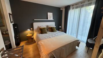 3 slaapkamers, een strijkplank/strijkijzer, reisbedje, wifi