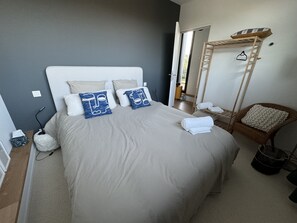 3 habitaciones, tabla de planchar con plancha, cuna de viaje y wifi
